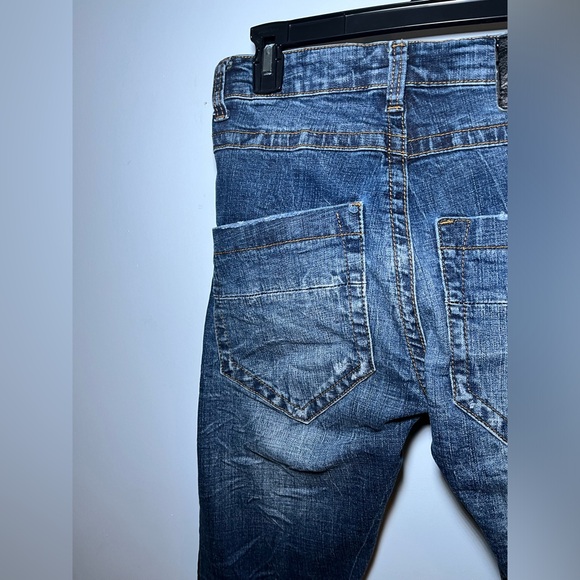 SMUGGLER’S MOON JEANS SLIM FIT DISTRESSED W/ RHINESTONE TRIM. W 30 / L 31 - Picture 5 of 16